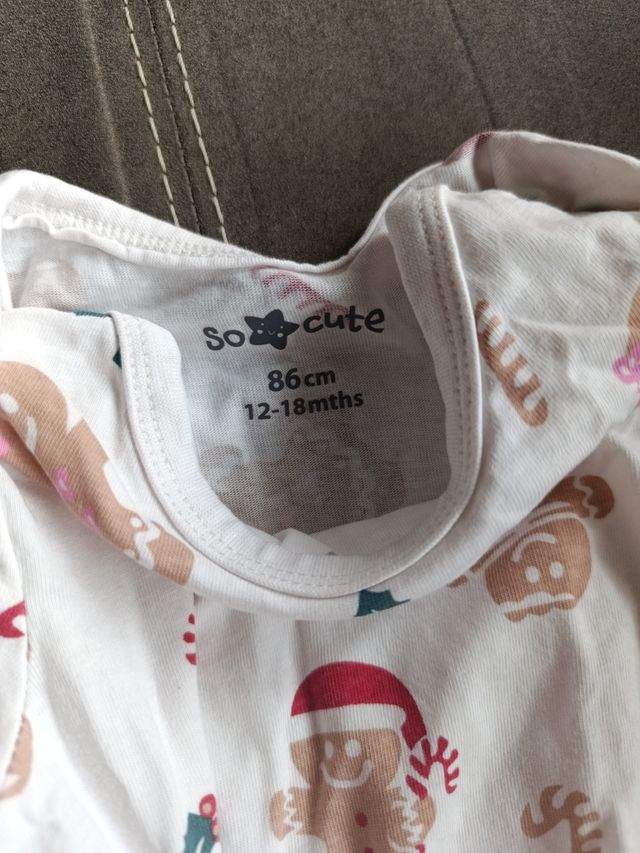 2 Bodys Navidad bebé 86cm
Y una camiseta