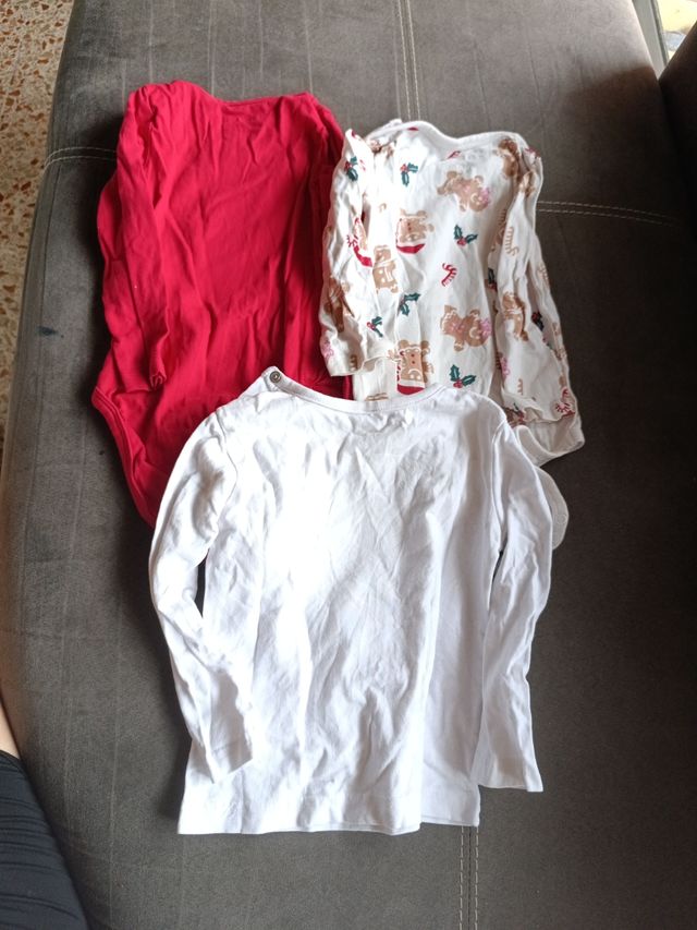 2 Bodys Navidad bebé 86cm
Y una camiseta