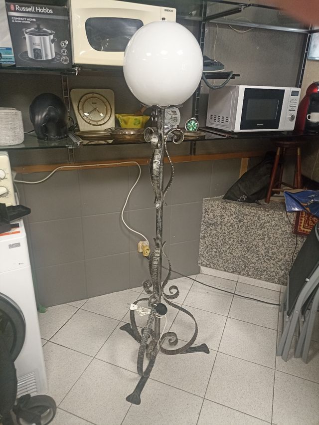 Lampara antigua de pie