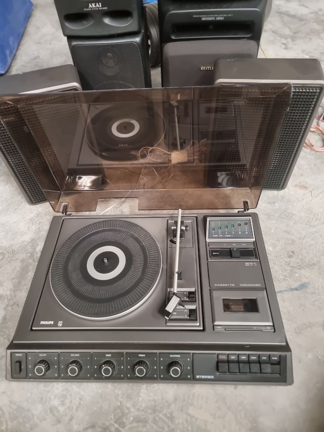 Tocadiscos Philips con altavoces