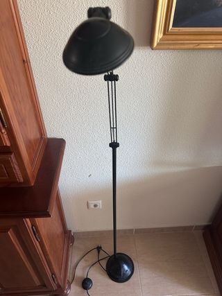 Lámpara pie metalica negra