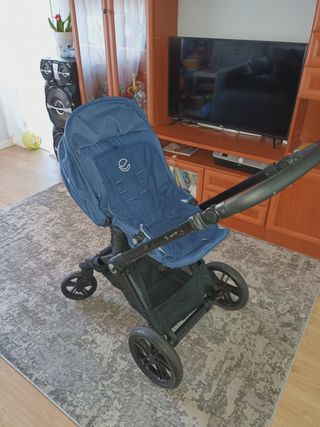 Coche bebé azul marino