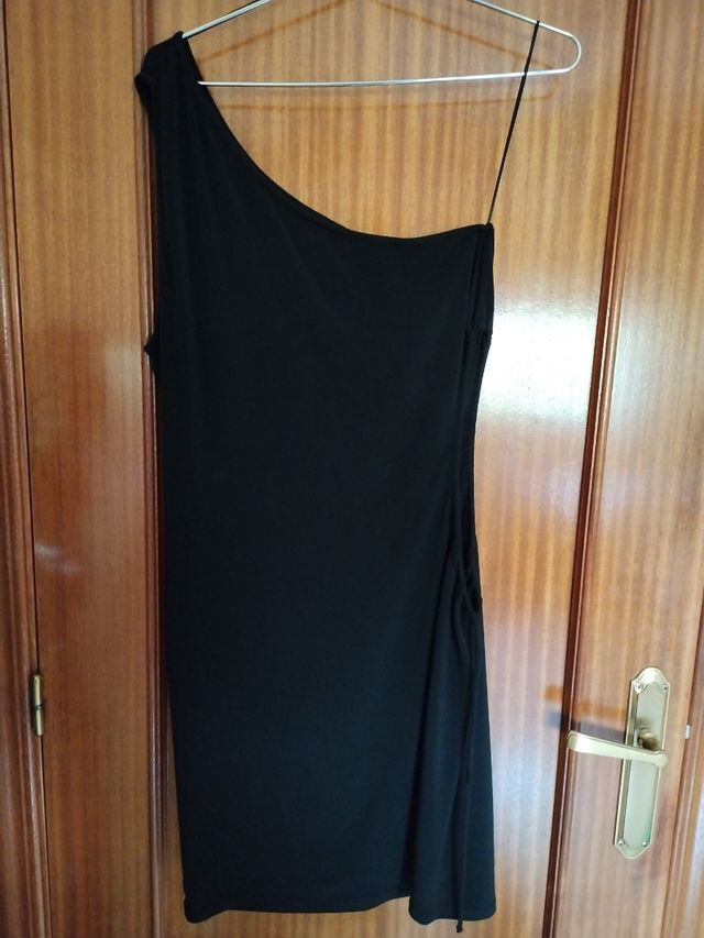 Vestido Bershka asimétrico negro