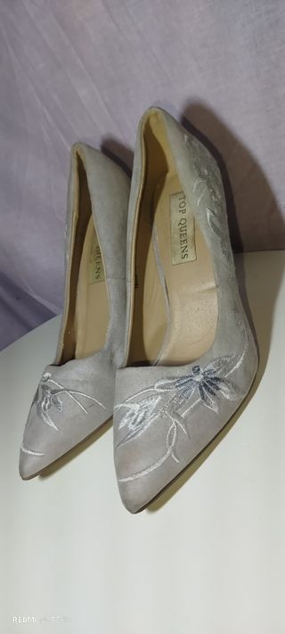 Zapatos tacón aguja bordados