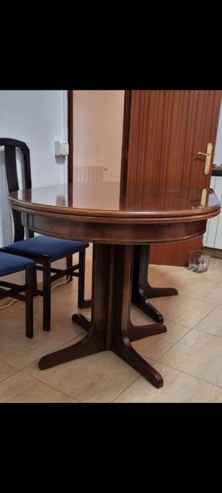 Mesa oval extensible de caoba