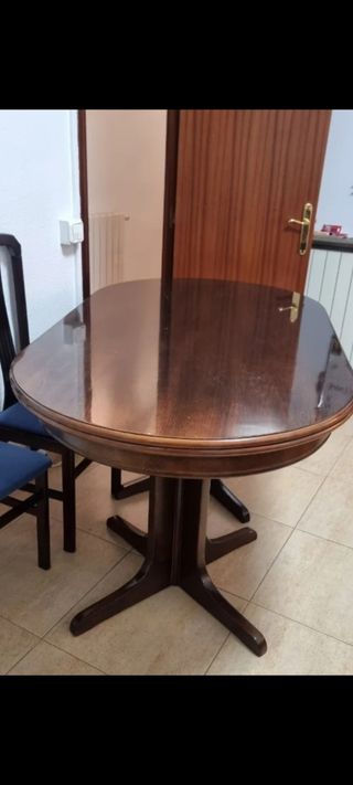 Mesa oval extensible de caoba