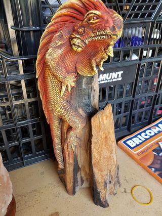 Iguana tallada en madera
