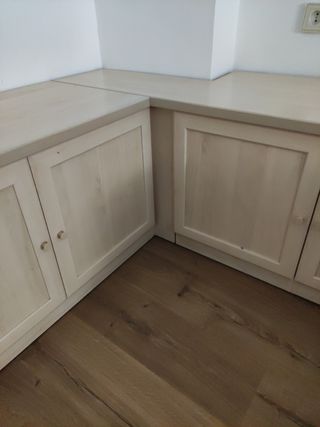 Armario madera de color beige de 2 piezas