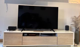 Mueble TV blanco y beige