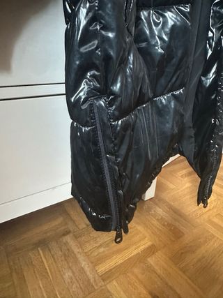 Cazadora negra brillante