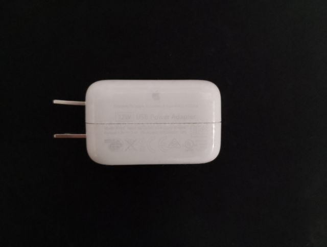 Air pods 4 con cargador y enchufe