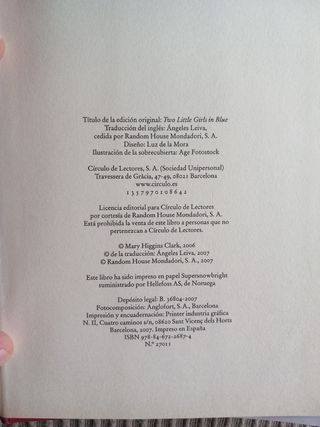 Dos Niñas Vestidas De Azul