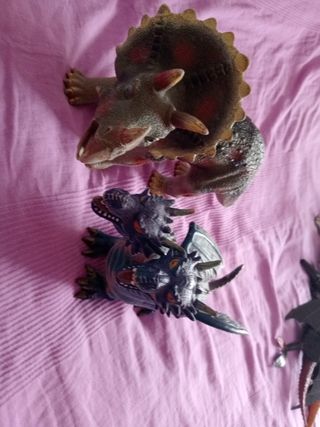 Dinosaurios de Juguete: Triceratops y Dragón de 