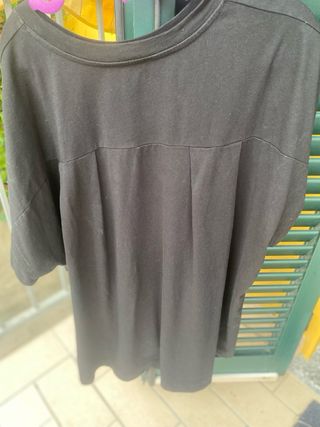 Maglia nera Zara con pences sul retro