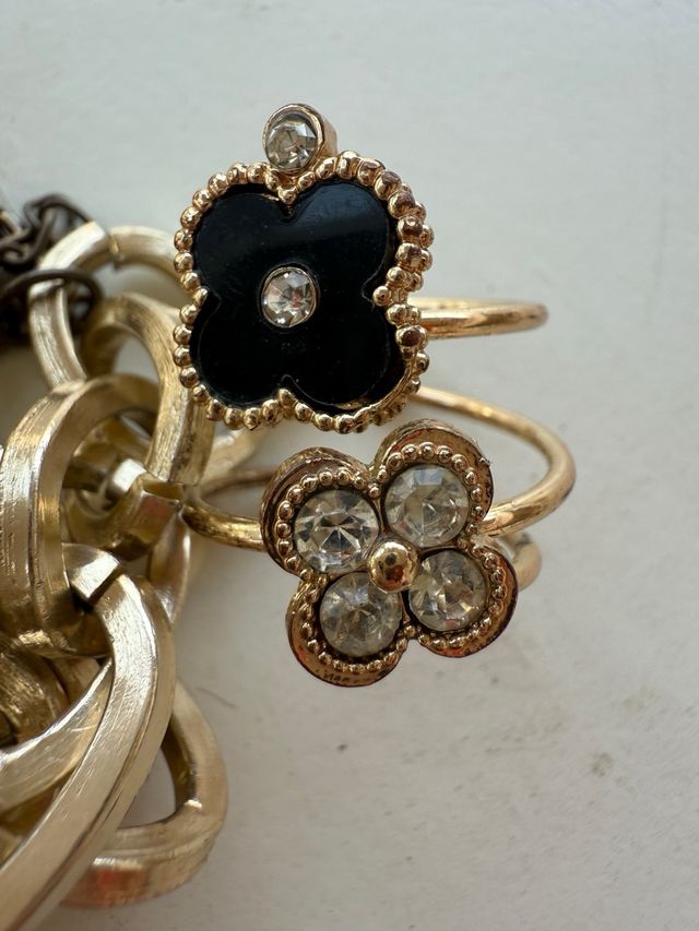 Collar y anillo color dorados