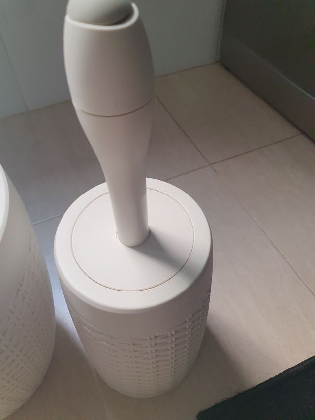 Accesorios baño - cesto y escobilla