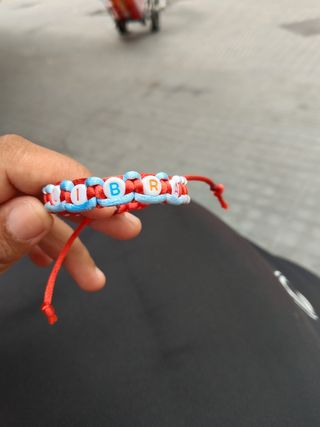 Pulsera tejida morada con perla