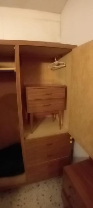 Armario, cómoda y mesita de noche vintage