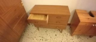 Armario, cómoda y mesita de noche vintage