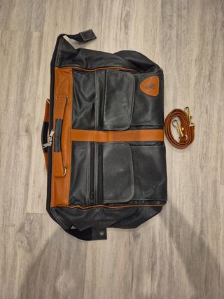 Bolsa de cuero marrón y negro