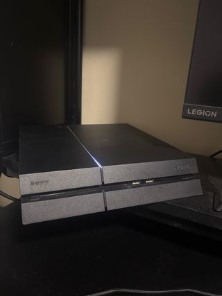 PS4 (PlayStation 4) negra + Mando