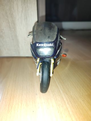 Moto Kawasaki Ninja  maqueta para reparar