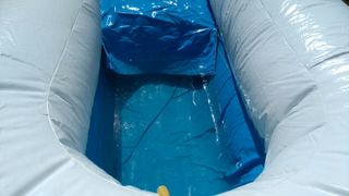 Tobogán con piscina de agua