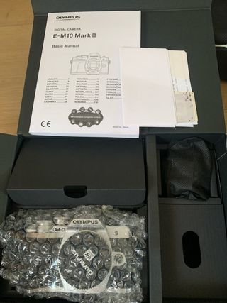 Cámara EVIL Olympus E‑M10 Mark III + 14-42mm Nueva