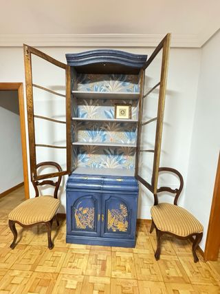 Vitrina azul antigua restaurada