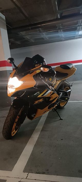 Suzuki GSXR 1000 k6- Moto