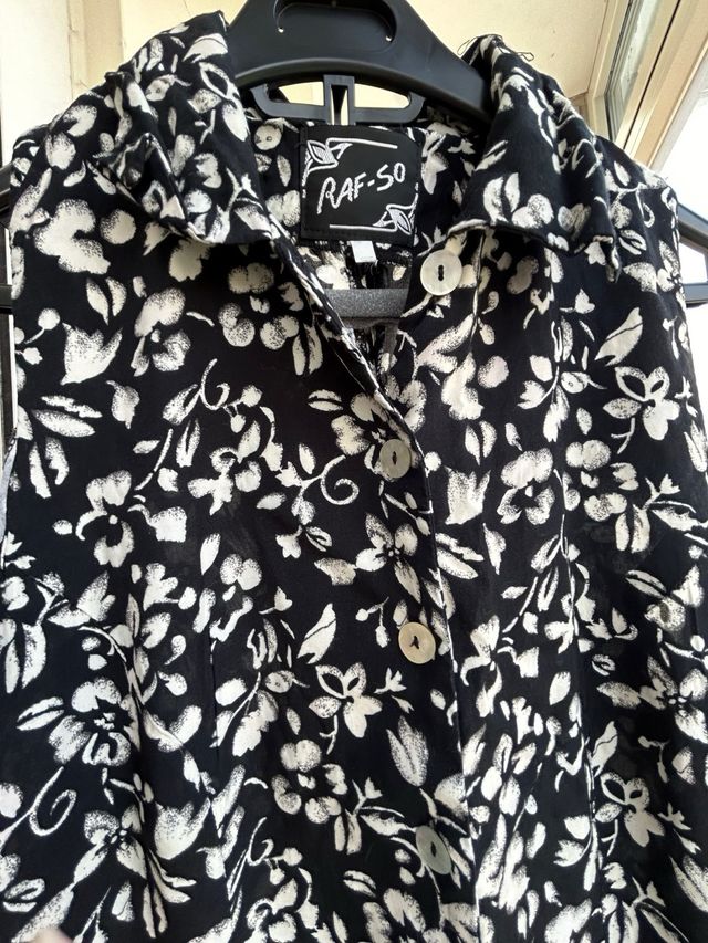 Mono RAF-SO flores negro y blanco