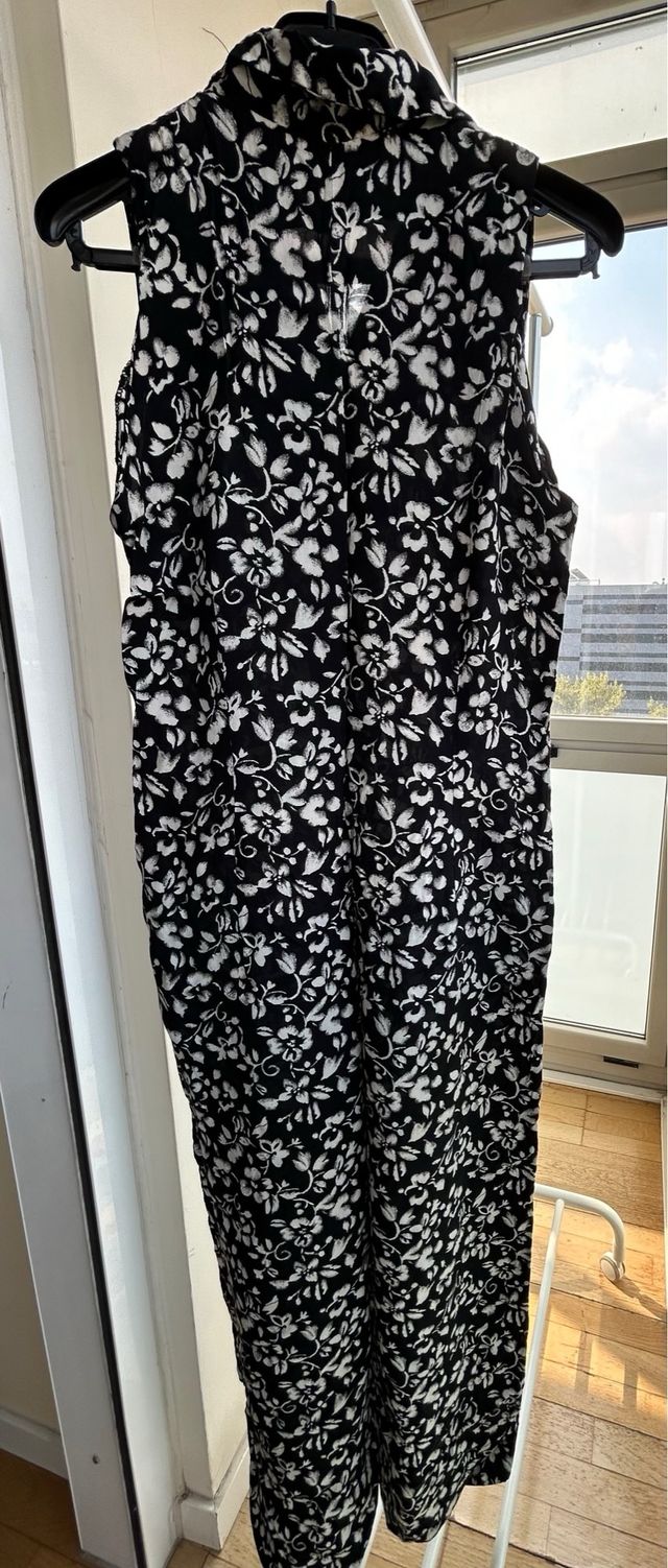 Mono RAF-SO flores negro y blanco