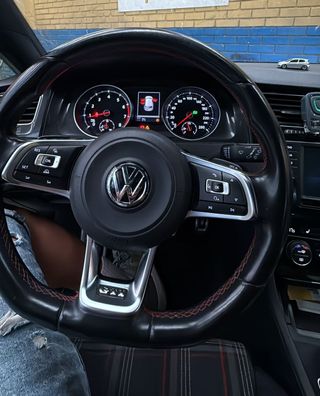 Volkswagen Golf GTI 2.0 TSI DSG