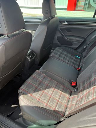 Volkswagen Golf GTI 2.0 TSI DSG