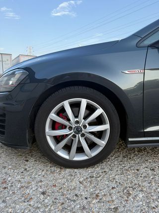 Volkswagen Golf GTI 2.0 TSI DSG