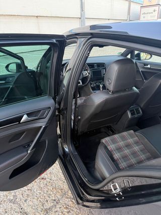 Volkswagen Golf GTI 2.0 TSI DSG