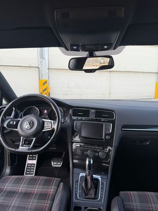 Volkswagen Golf GTI 2.0 TSI DSG
