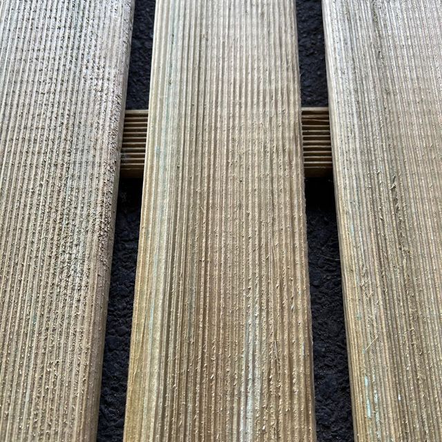 LOSETA de pino madera tratada 50x50x3.5 cm