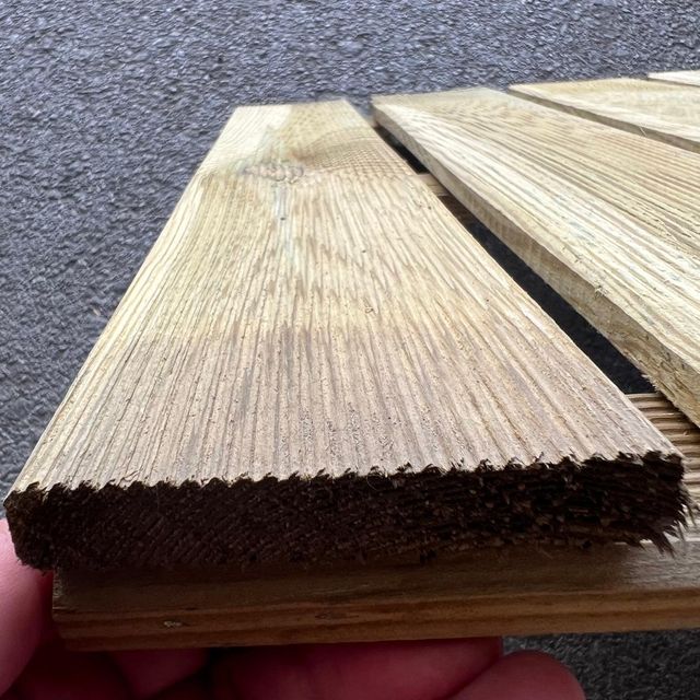 LOSETA de pino madera tratada 50x50x3.5 cm