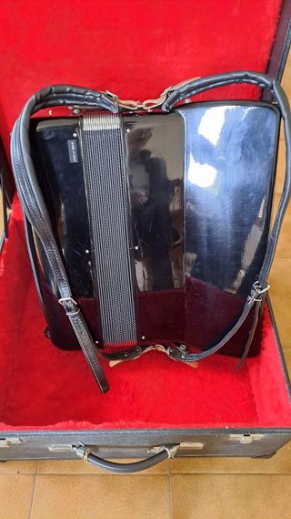 Acordeón Serenellini 96 bajos