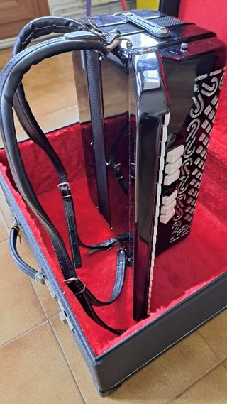 Acordeón Serenellini 96 bajos