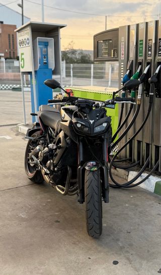 Yamaha MT-09 (2017) - Moto