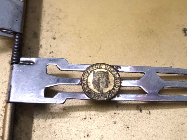 Pitillera vintage metálica con mechero integrado