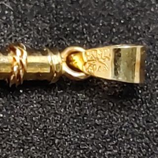 Colgante Cruz de oro de 18k, 0.89 g.