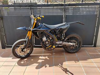 Rieju mrt pro negra i dorada I muchos extras mas,