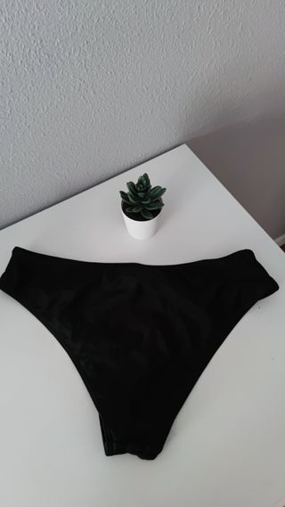 Braga bikini negra y blanca