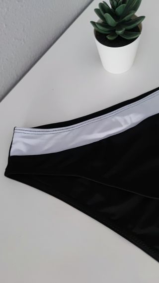 Braga bikini negra y blanca