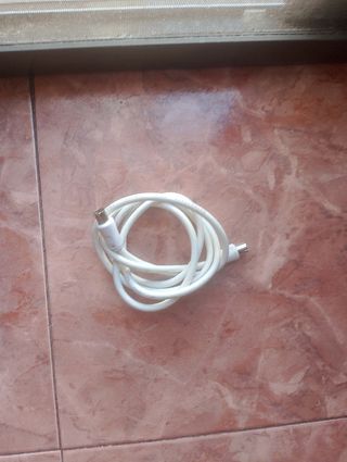 Cable antena TV blanco