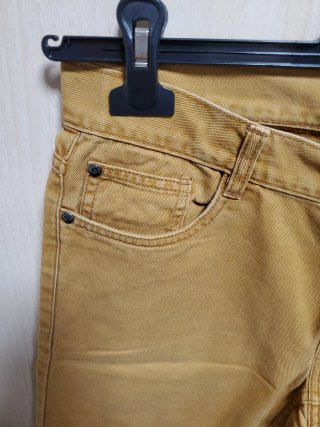 Bermudas chico Talla S 16 años color mostaza