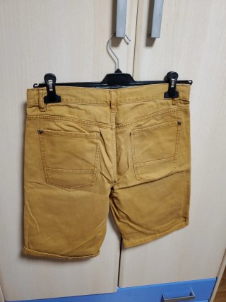 Bermudas chico Talla S 16 años color mostaza